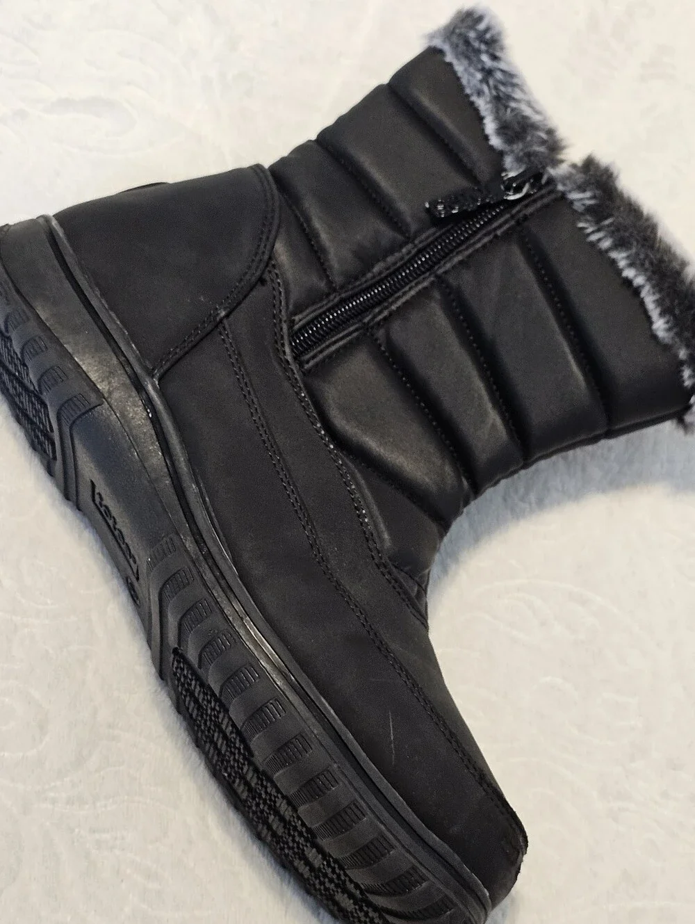 Single Totes Ada Women’s Size 8,7 Black Winter Snow Boot RIGHT FOOT ONLY